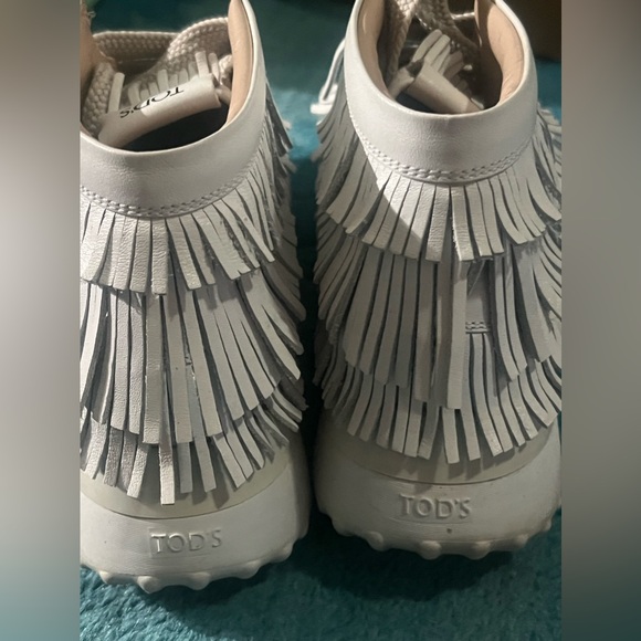 Tod’s fringe perforated leather high-top sneakers - Picture 4 of 11